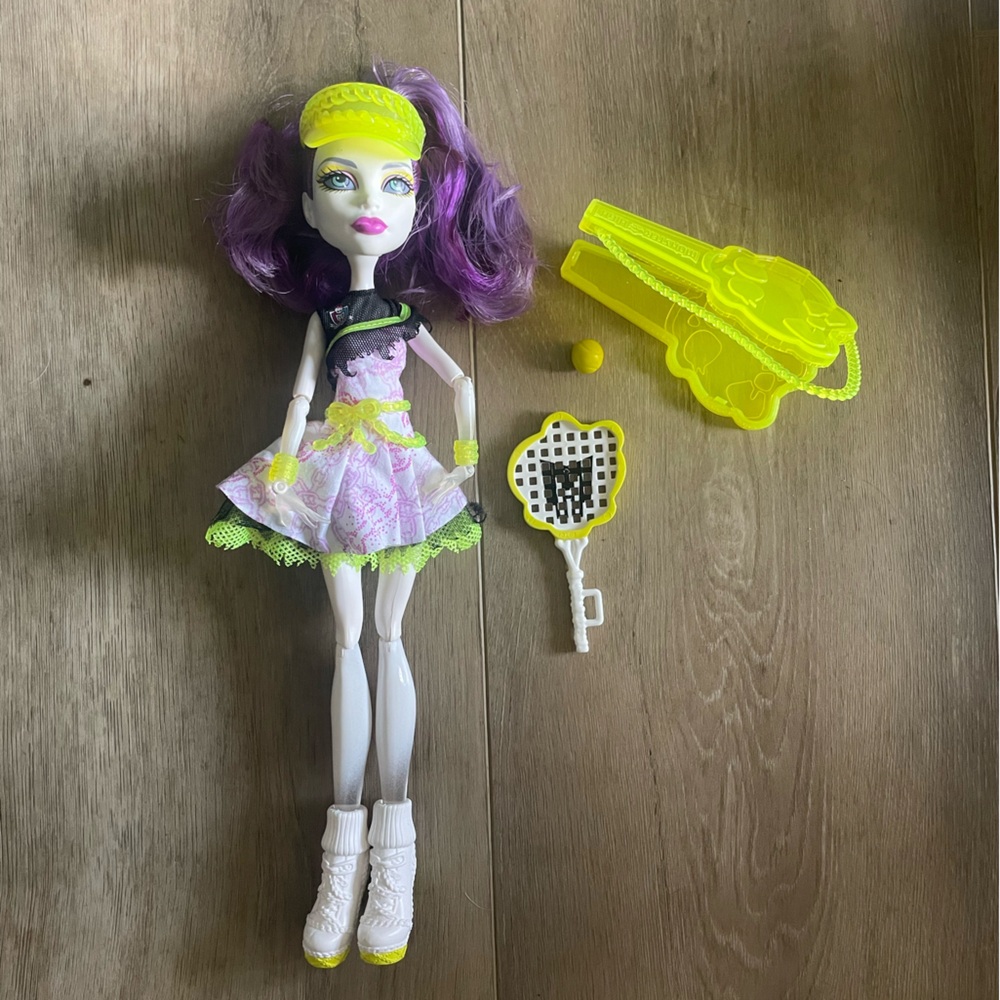 Monster High Spectra Vondergeist- Ghoul Sports